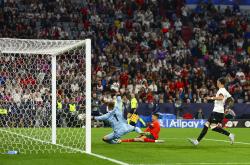 开云平台-玩转足球赛场！欧洲球队实力碰撞擂台