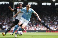 开云平台-曼城客场大胜，卷土重来争冠之路