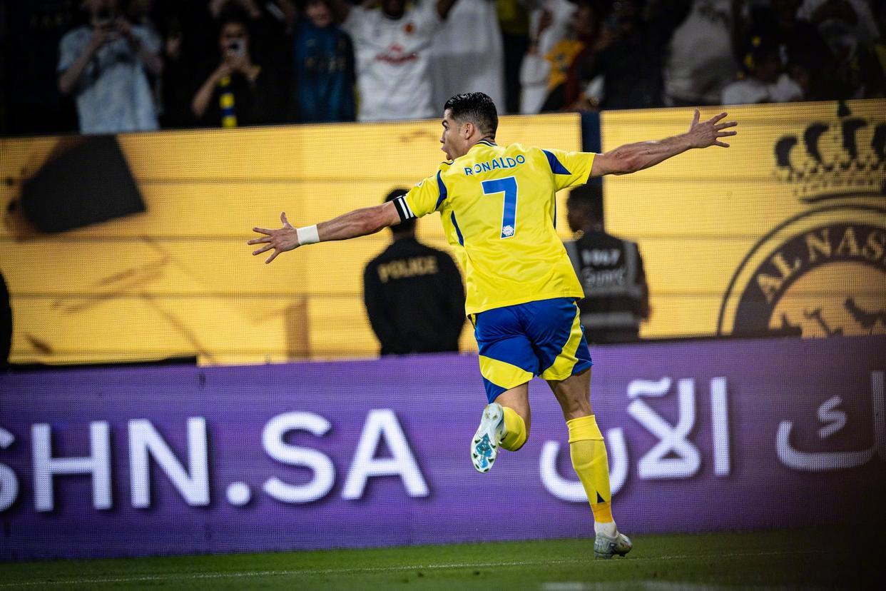 尤文图斯客场逆转胜,C罗梅开二度助球队夺得胜利 尤文图斯客场逆转胜,C罗梅开二度助球队夺得胜利