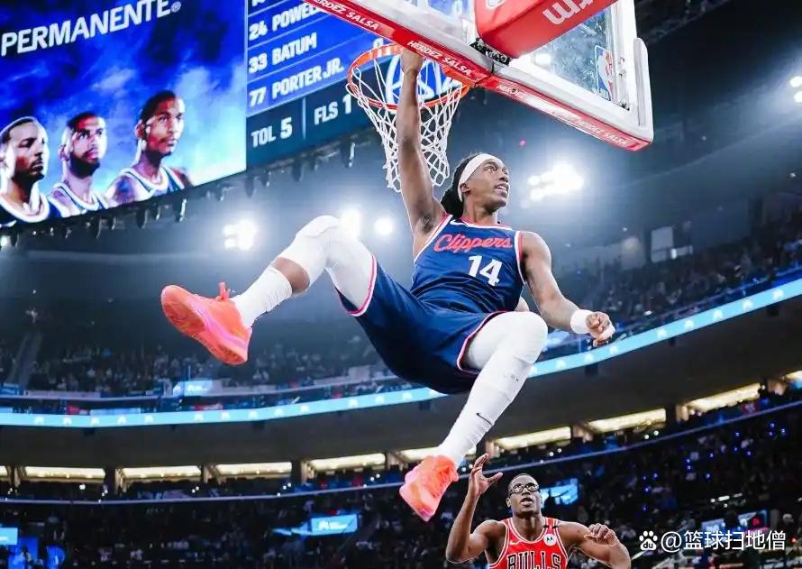 快船战胜凯尔特人，莱昂纳德关键时刻挺身而出