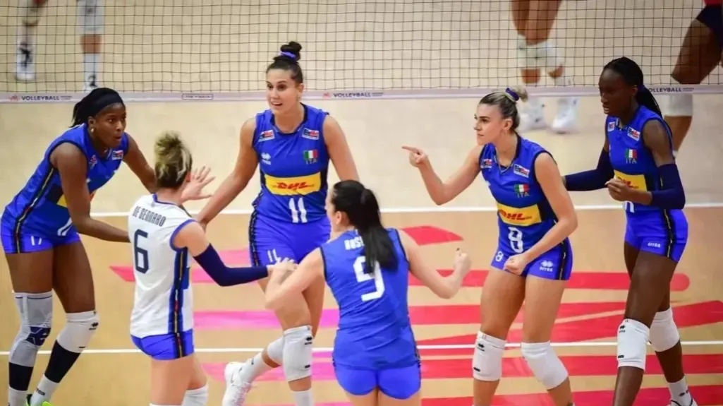 美国队在排球比赛中实力抢滩,夺冠 美国队在排球比赛中实力抢滩,夺冠