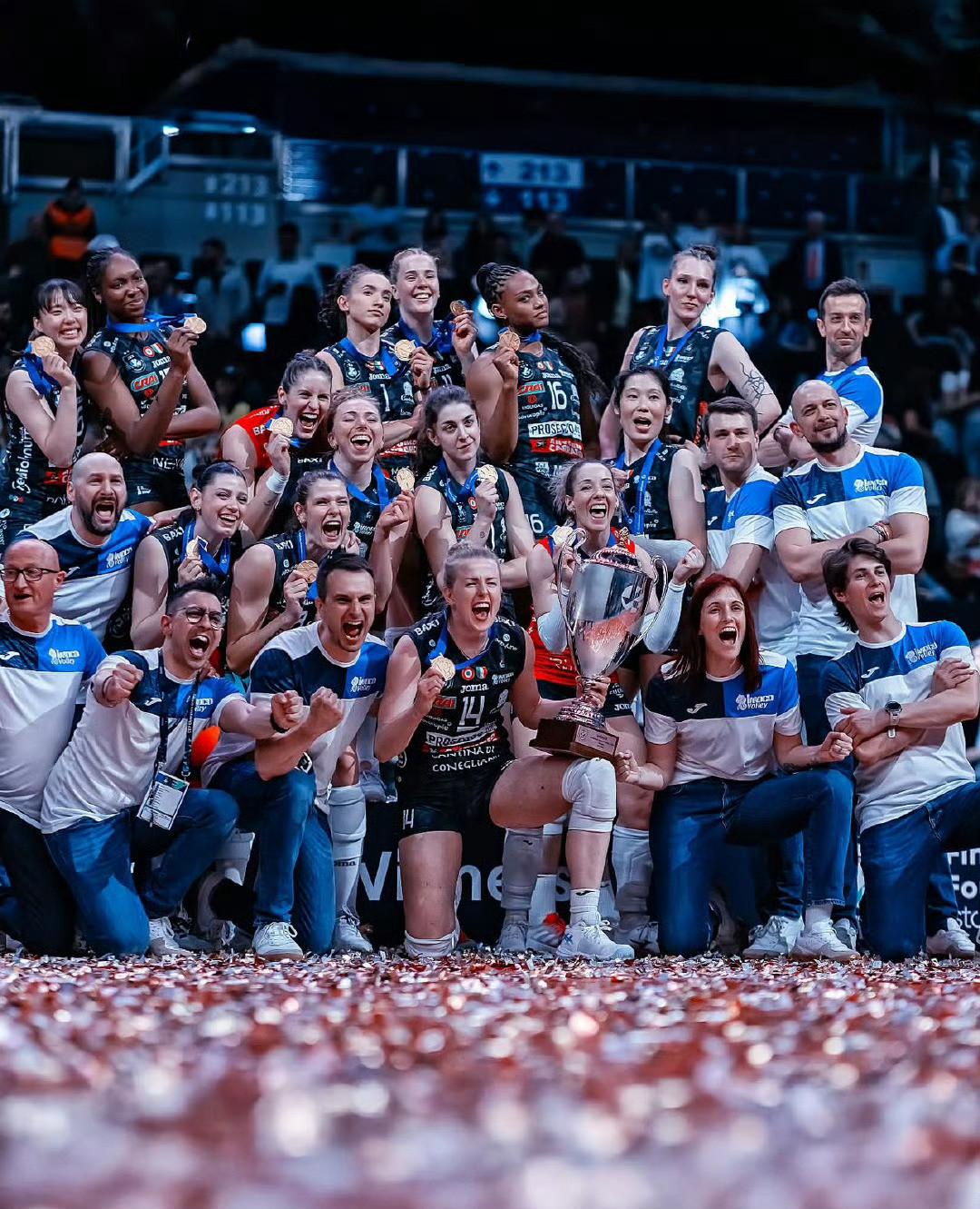 美国队在排球比赛中实力抢滩,夺冠 美国队在排球比赛中实力抢滩,夺冠