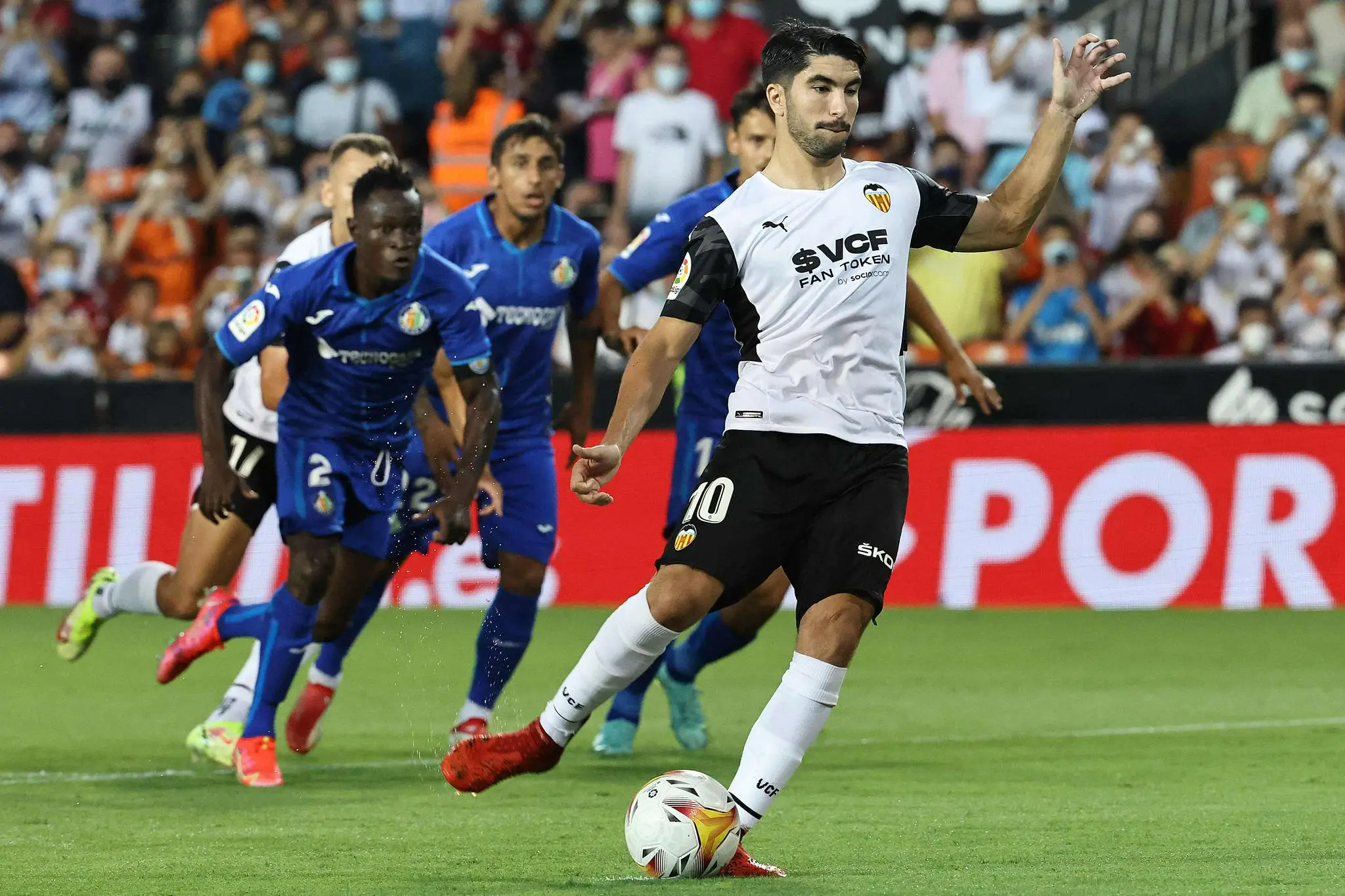 巴伦西亚和拜仁激战,一决胜负 巴伦西亚和拜仁激战,一决胜负