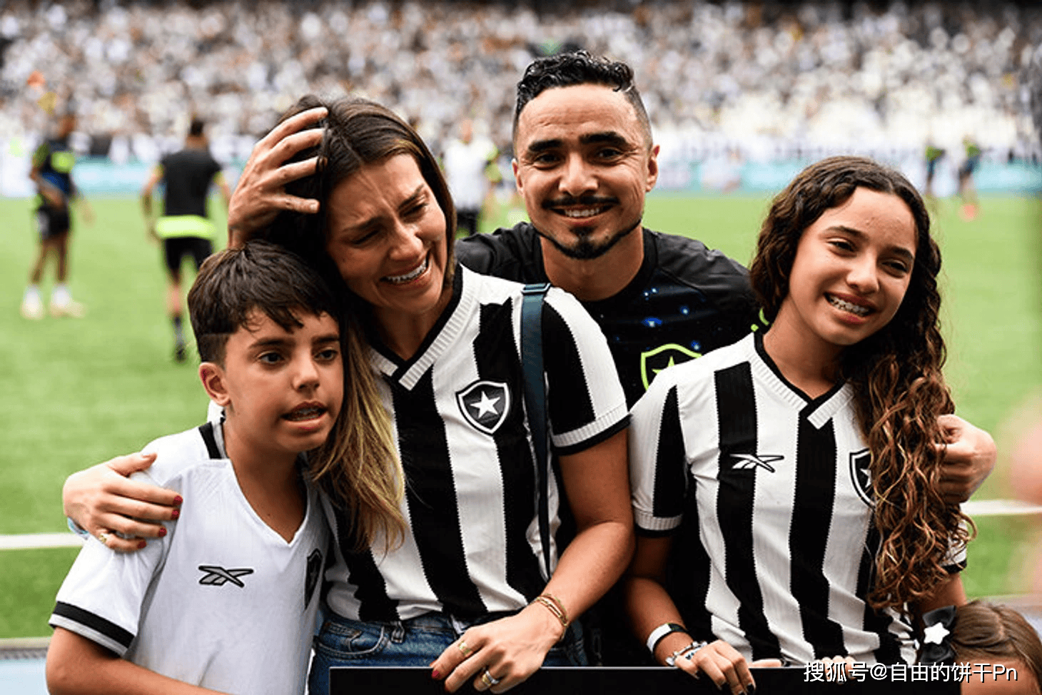 重要球员突然宣布退役，球迷震惊无比