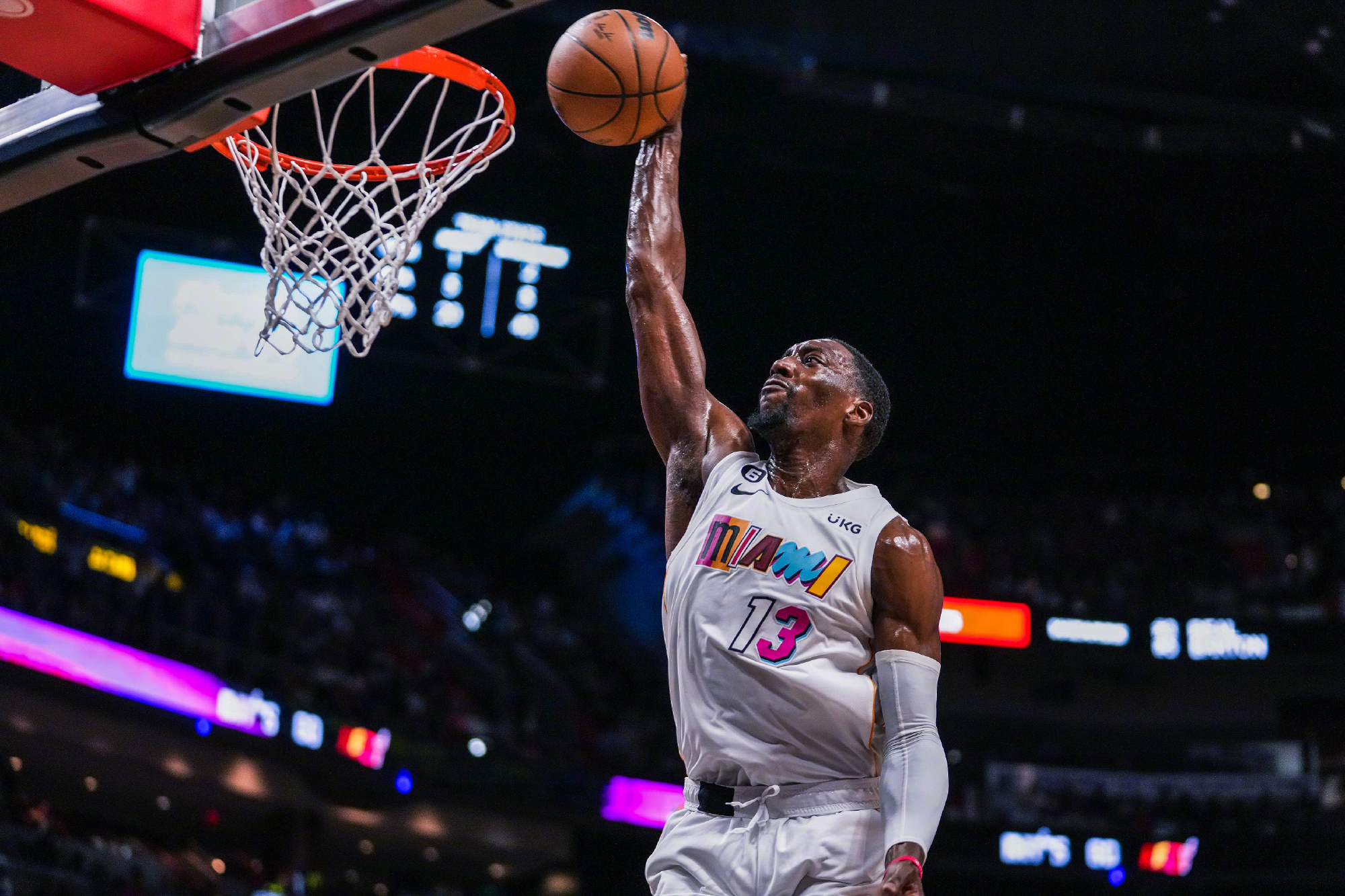 关于日本男篮绝地反击塞尔维亚男篮，阿德巴约统治全场的信息